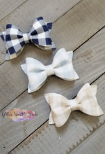 Load image into Gallery viewer, 3.5 inch Bowtie Pinch Bow Steel Rule Die