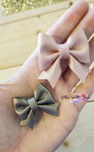 Load image into Gallery viewer, Two Bows/Two Tails 1.5 ish inch Sailor &amp; Ashton Tailed Pinch Bow Steel Rule Combo Die
