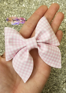 3.5ish inch Sailor Tailed Pinch Bow Steel Rule Die