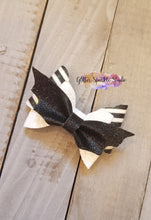Load image into Gallery viewer, Quad Cut Bat Pinch Bow / Snap Clip Embellishment /Jewelry Steel Rule Die