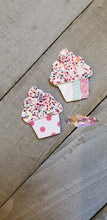 Load image into Gallery viewer, Cupcake Steel Rule Die for appliques or snap clips