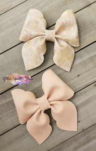 1.5 + 2ish Scalloped Siren Pinch Bow Steel Rule Die