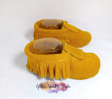 Load image into Gallery viewer, BIG SHOT PLUS/PRO ONLY - Fringe Mocassins Crib Shoes Steel Rule Die
