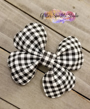 Load image into Gallery viewer, 3.5 inch Scalloped Violet Pinch Bow Steel Rule Die