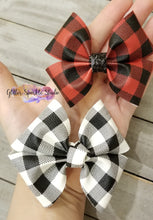 Load image into Gallery viewer, 3ish inch Fluffy Petal Pinch Bow Steel Rule Die