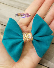 Load image into Gallery viewer, 4ish inch Fluffy Petal Pinch Bow Steel Rule Die