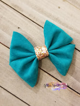 Load image into Gallery viewer, 4ish inch Fluffy Petal Pinch Bow Steel Rule Die