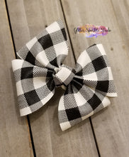 Load image into Gallery viewer, 4ish inch Fluffy Petal Pinch Bow Steel Rule Die