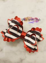 Load image into Gallery viewer, 3.5 inch Scalloped 3-D Tilted Tiny Hearts Bow Steel Rule COMBO Die