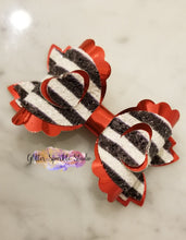 Load image into Gallery viewer, 3.5 inch Scalloped 3-D Tilted Tiny Hearts Bow Steel Rule COMBO Die