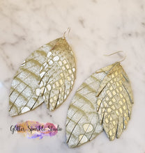 Load image into Gallery viewer, NEW Longer Slice Fringe Feathers Earring or Pendant Steel Rule Combo Die