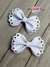 Load image into Gallery viewer, 2.9 inch Eyelet Scalloped Piggy Pair edge Pinch Bow Steel Rule Die