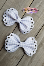 Load image into Gallery viewer, 2.9 inch Eyelet Scalloped Piggy Pair edge Pinch Bow Steel Rule Die