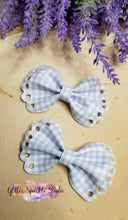 Load image into Gallery viewer, 2.9 inch Eyelet Scalloped Piggy Pair edge Pinch Bow Steel Rule Die