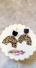 Load image into Gallery viewer, Retro Rainbow Dangle Earring Steel Rule Die