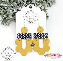 Load image into Gallery viewer, Pair of Petite 2 inch Scalloped Della U Dangle Earring Steel Rule Die
