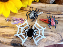 Load image into Gallery viewer, Creepy Crawlers Spider and bug snap or appliques Steel Rule Die