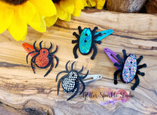 Load image into Gallery viewer, Creepy Crawlers Spider and bug snap or appliques Steel Rule Die