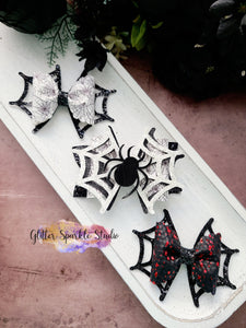 3.5ish inch Scalloped Pinch with Spider Web Tail Bow Steel Rule Die