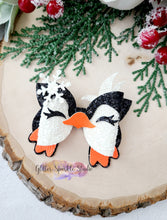 Load image into Gallery viewer, 3.5 inch Penguin With Snowflake &amp; Lashes Bow Steel Rule Die