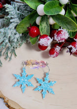 Load image into Gallery viewer, Four Petite 1.5 inch Pointed Snowflakes for Earrings or snap clip and bow appliques Steel Rule Die