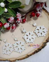 Load image into Gallery viewer, Pair of Embossed Classic Snowflake Earrings Steel Rule Die